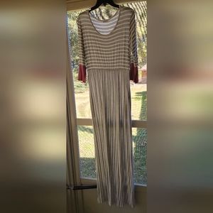 Womens elbow sleeve maxi dress, NWOT